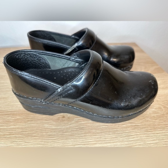 Dansko Womens Professional Black Shiny Clogs Work Nursing Shoes 37 - Picture 10 of 16